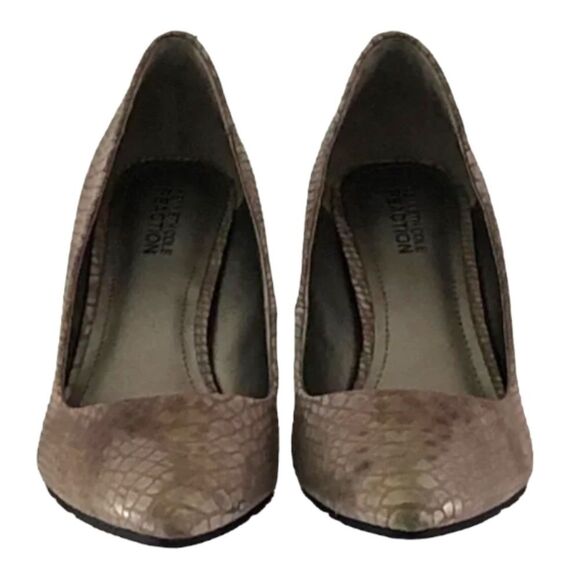 Kenneth Cole Reaction Hill Top Pump in Faux Snake Taupe - Size 8 - Picture 4 of 12